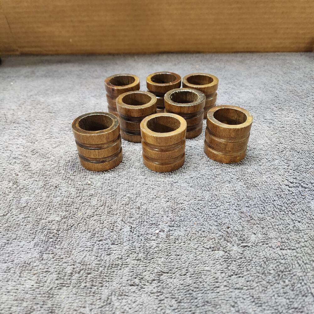 Set of 8 Vintage wooden carved napkins Rings made in Taiwan b34